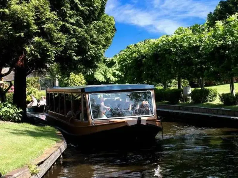 Privat Guided Canal Cruise